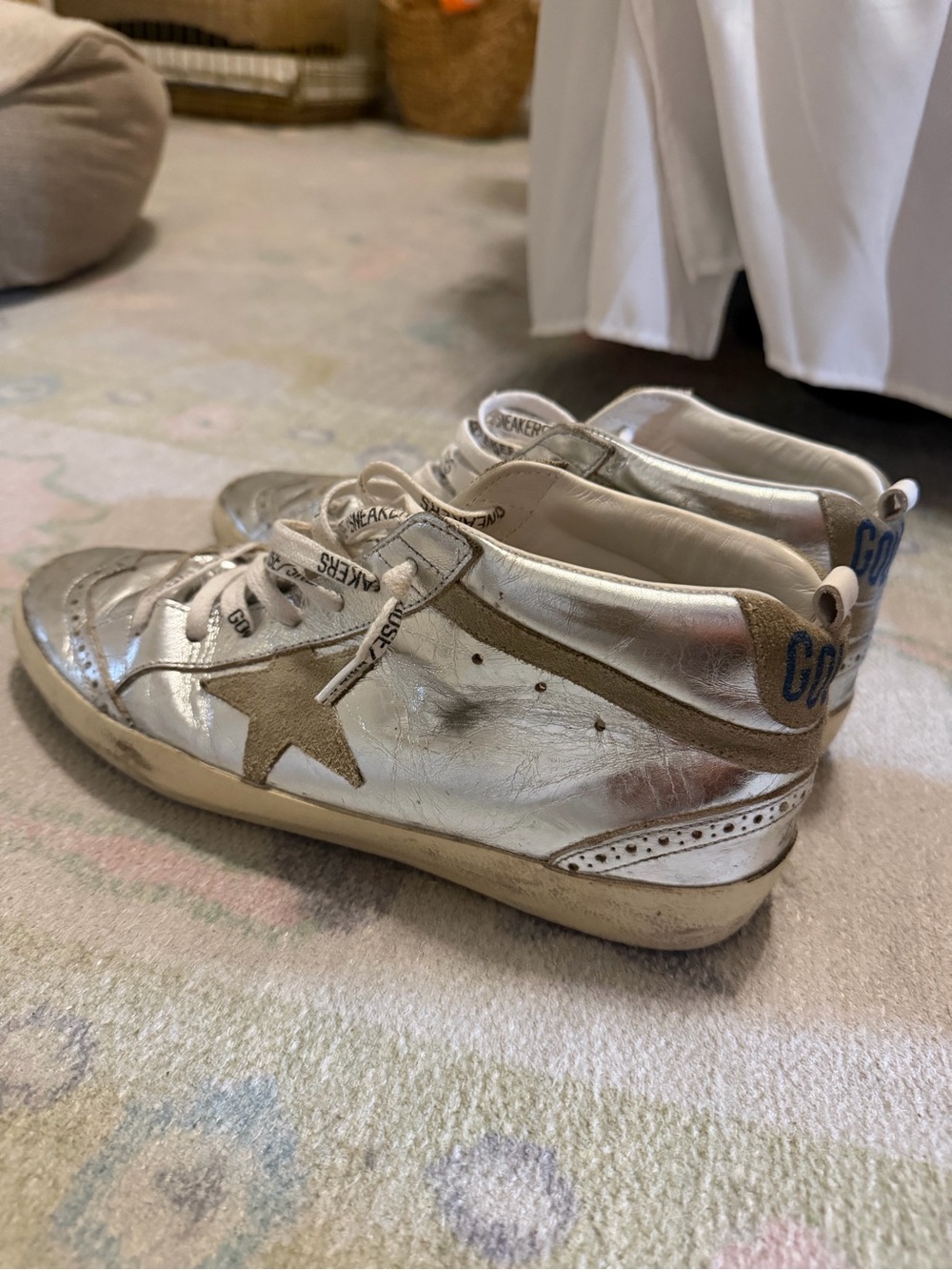 Golden Goose Mid Star in silver laminated leather with dove gray star
